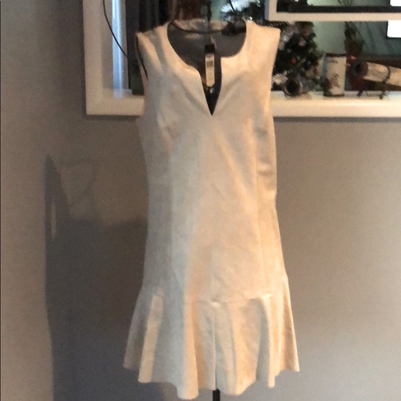 Dresse - Picture 1 of 5